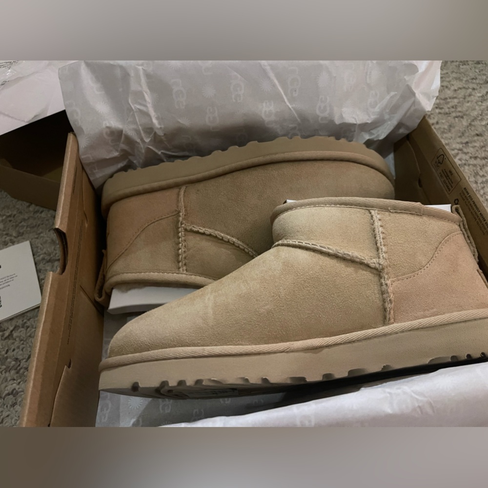 *SOLD* UGG ultra mini in Driftwood - Picture 4 of 8